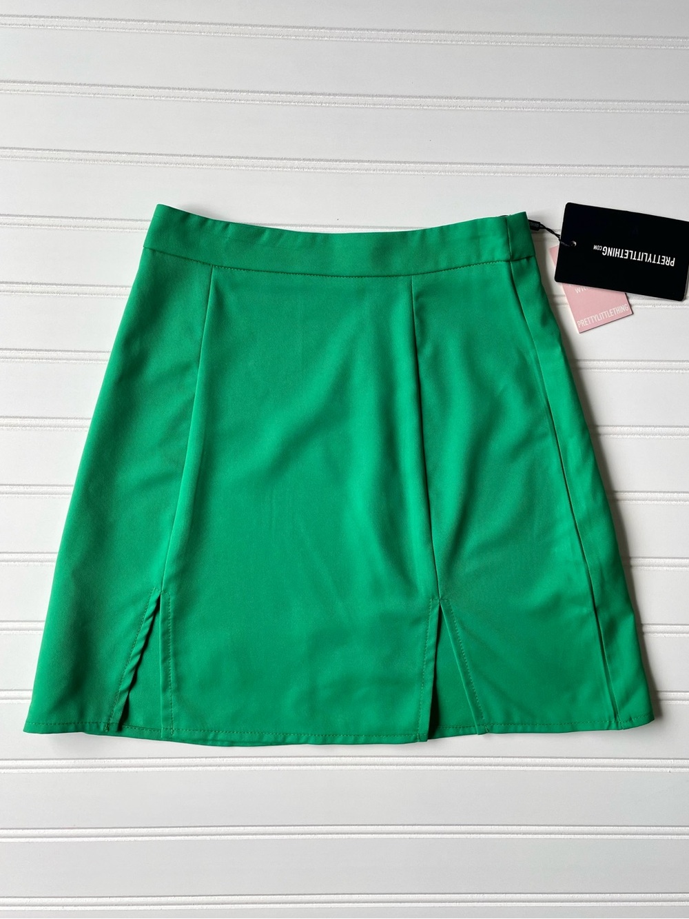 NEW PrettyLittleThing Emerald Green Split Woven Mini Skirt Sz 00 Bratz Rush Week